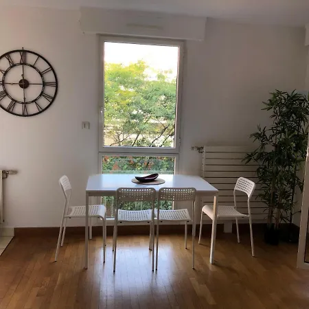 Beau Studio De 27m Avec Balcon De 6m Calme Et Confortable