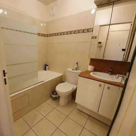 Beau Studio De 27m Avec Balcon De 6m Calme Et Confortable